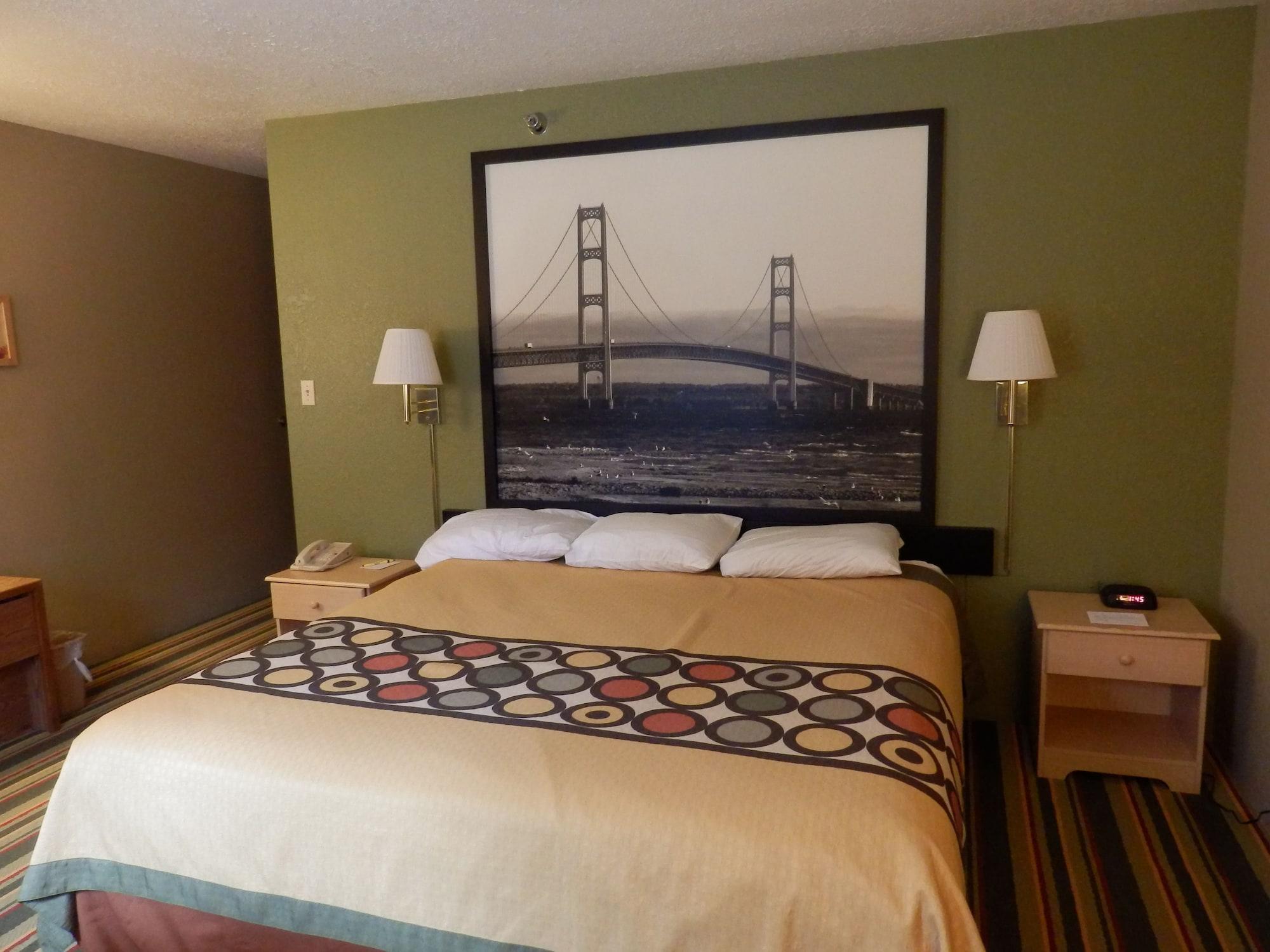 Super 8 by Wyndham Grayling Hotel Bagian luar foto